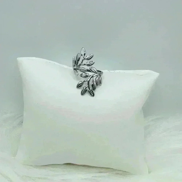Elegant Branch Leaf Open Ring in color silver - Picture 1 of 6